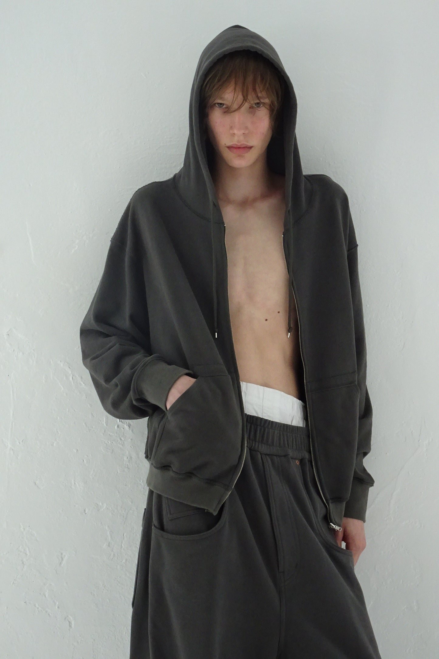 CLASSIC ZIP HOODIE
