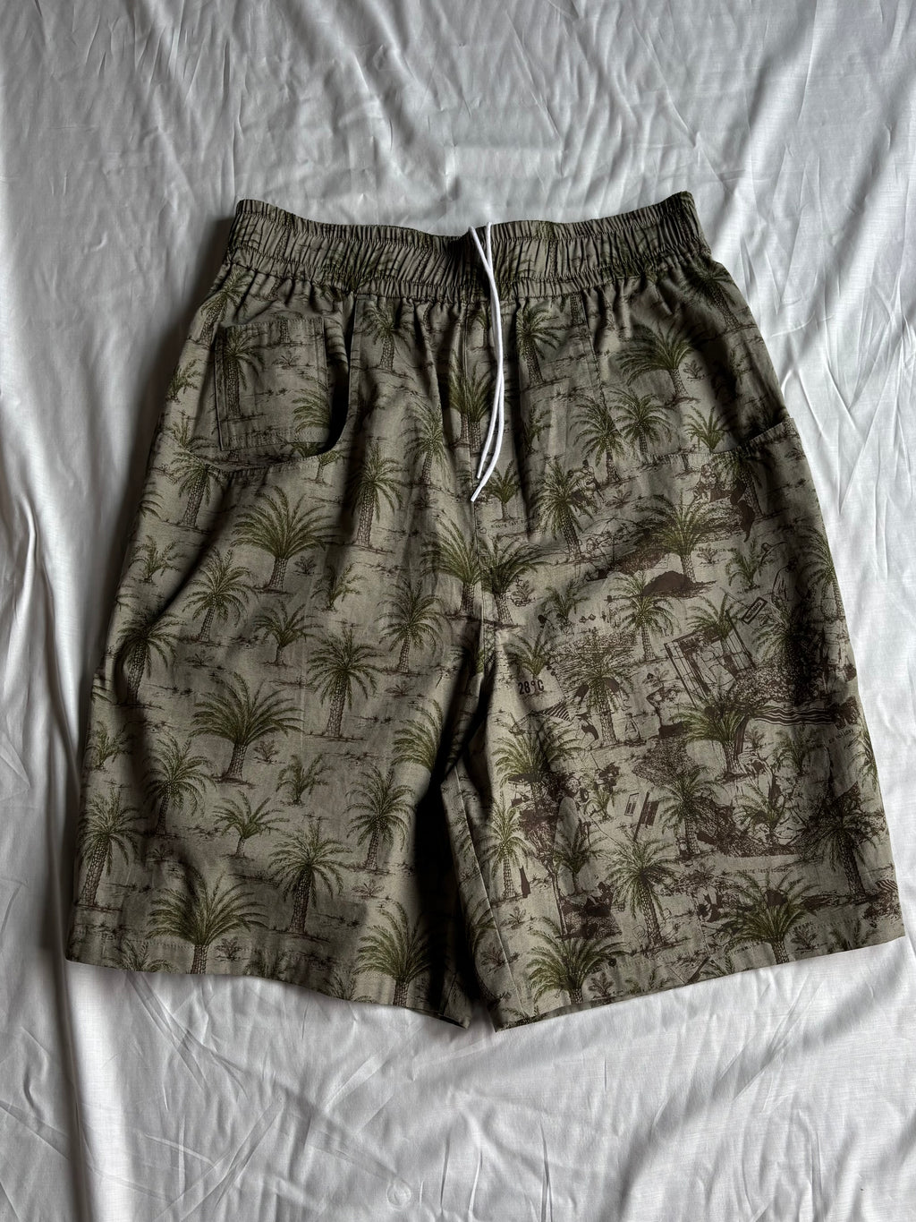 ECHO SHORTS someone's resort